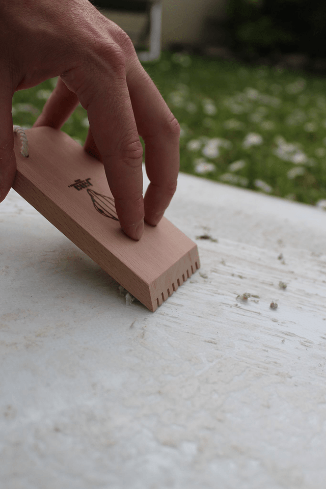 PEIGNE A WAX GRATTOIR