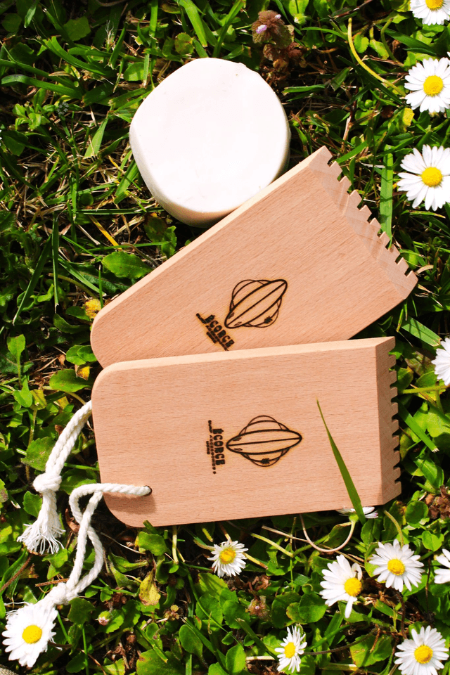PEIGNE A WAX GRATTOIR
